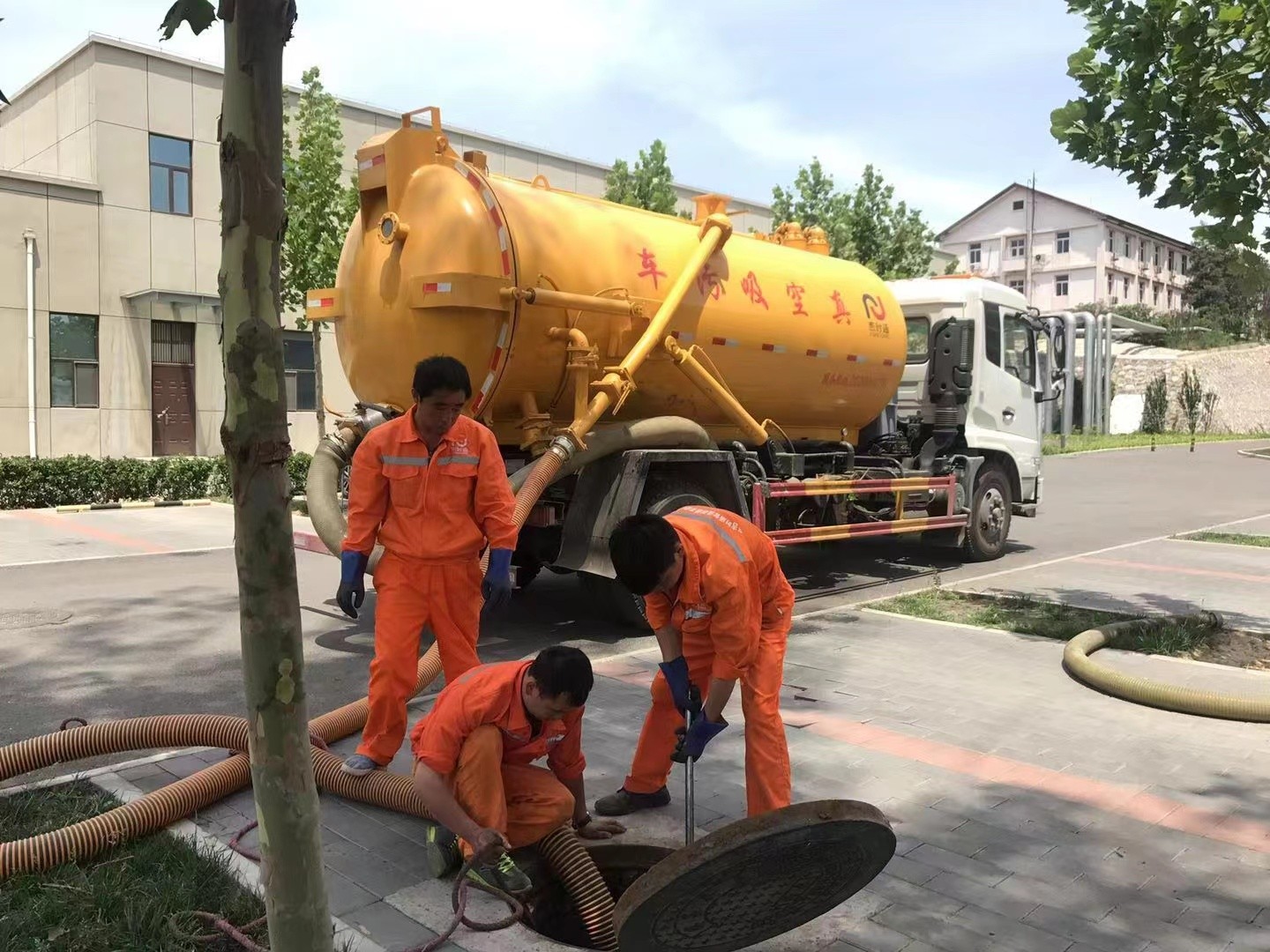 小金化粪池清理与5-8吨吸粪车施工效率分析